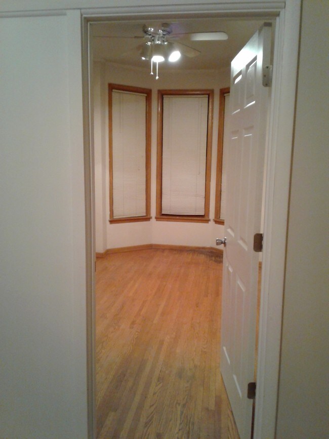 Foto del edificio - 886 Edmund Ave