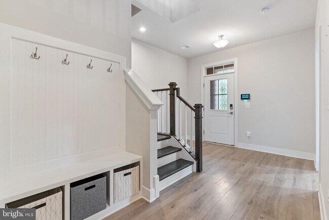 Foto del edificio - 1460 Meadowlark Glen Rd