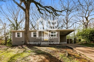 Building Photo - 2967 Woodside Dr