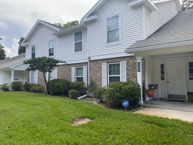 Building Photo - 2392 Bridle Path Ln