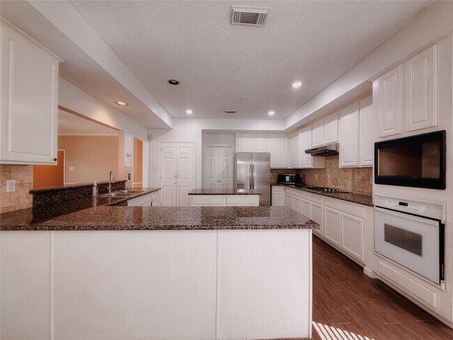 Foto del edificio - 3110 Waters View Dr