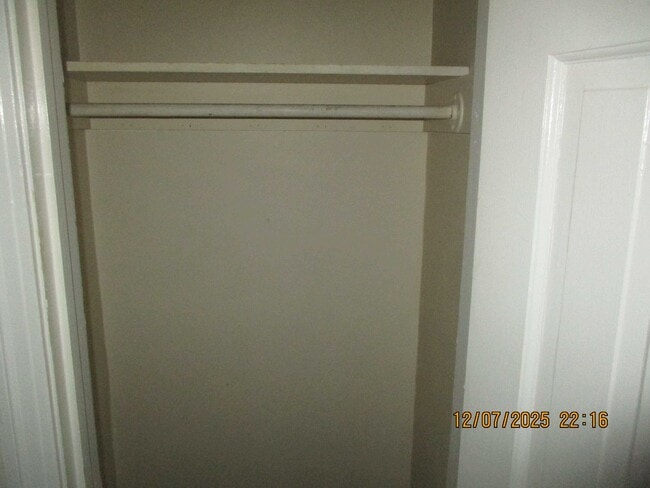 Building Photo - 1415 N Davis St