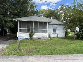 Building Photo - 553 State Rd 210