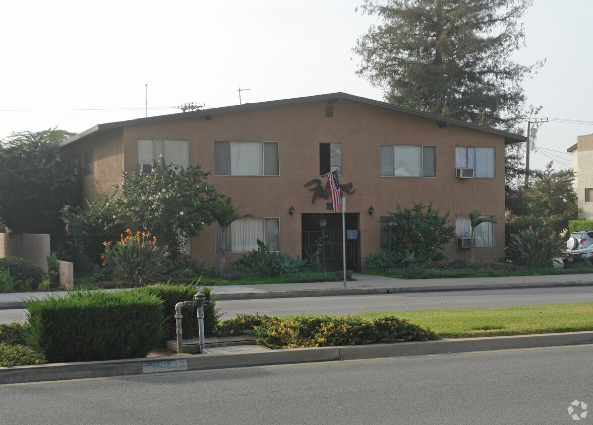 Primary Photo - 250 E Badillo St