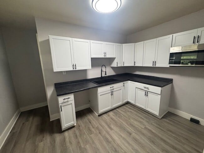 Building Photo - 2203 Rehm Dr