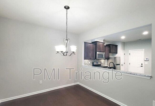 Building Photo - 404 Chanson Dr