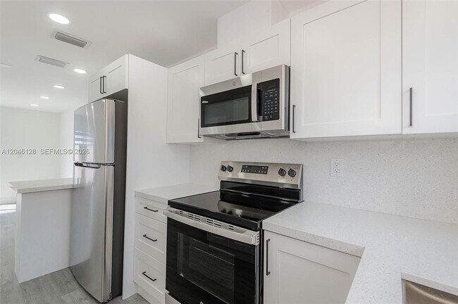 Foto del edificio - 8085 NW 8th St