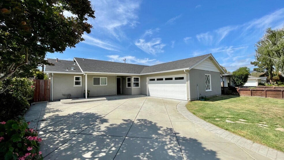 Updated and Spacious 4 Bedroom in Laguna Lake