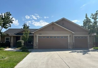 Building Photo - 308 S Lancaster Dr