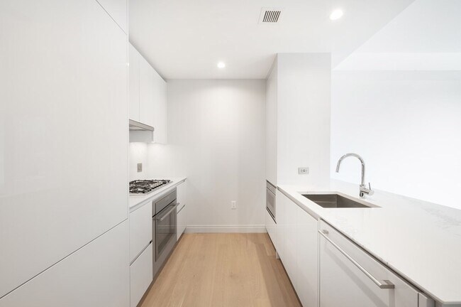 Building Photo - 135 Seaport Blvd
