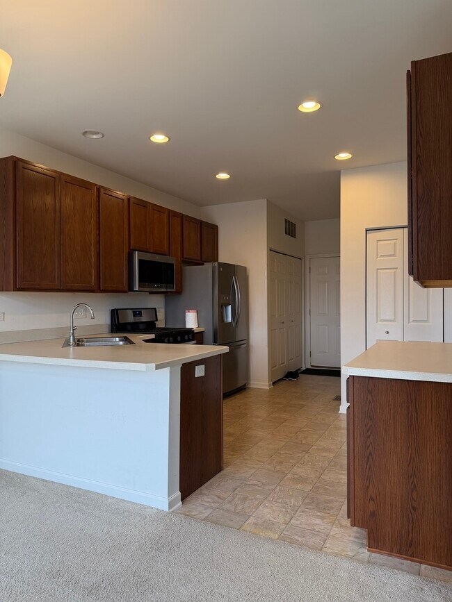 Foto del edificio - 544 Silverton Dr