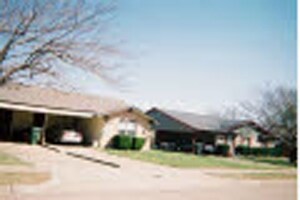 Building Photo - 305-307 Rita Dr