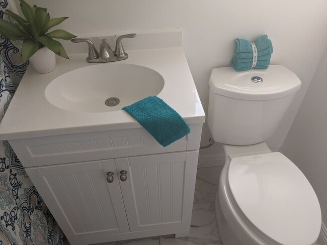 Interior Photo - 14024 Oxnard St