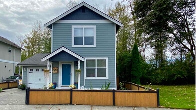 Building Photo - 200 Whispering Pine Pl