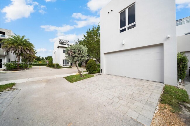 Foto del edificio - 10560 NW 64th Terrace