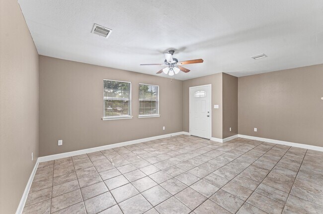 Building Photo - 5107 Gren St