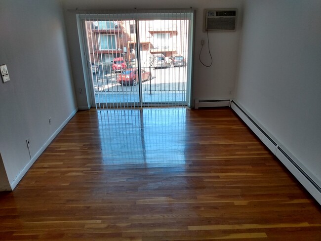 Building Photo - 1041 Delta Ave