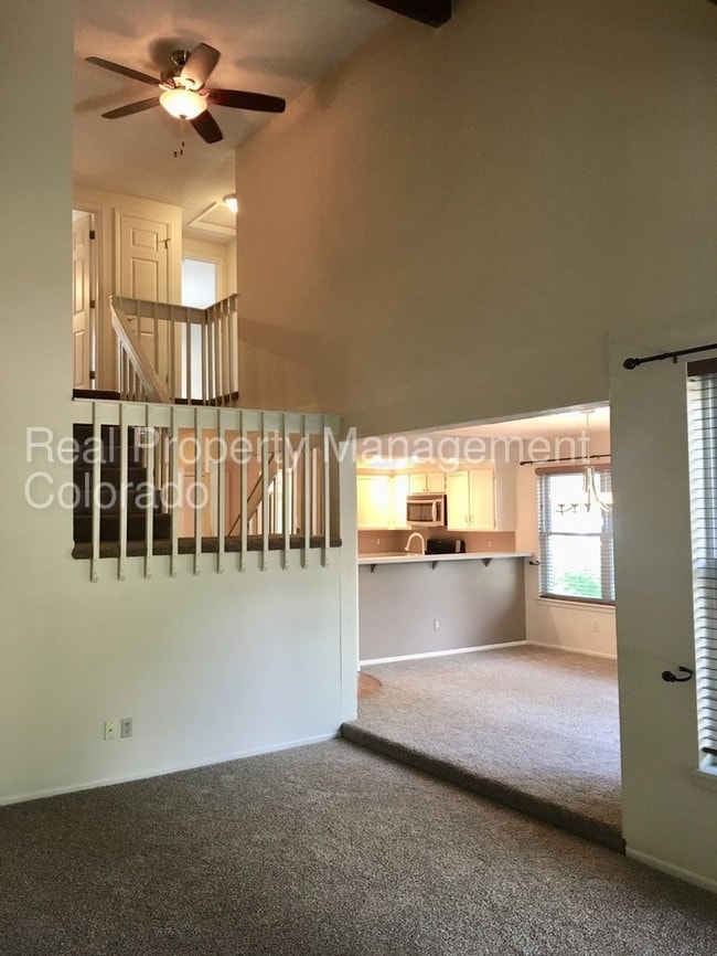 Building Photo - Gorgeous Townhome in Sunset Ridge