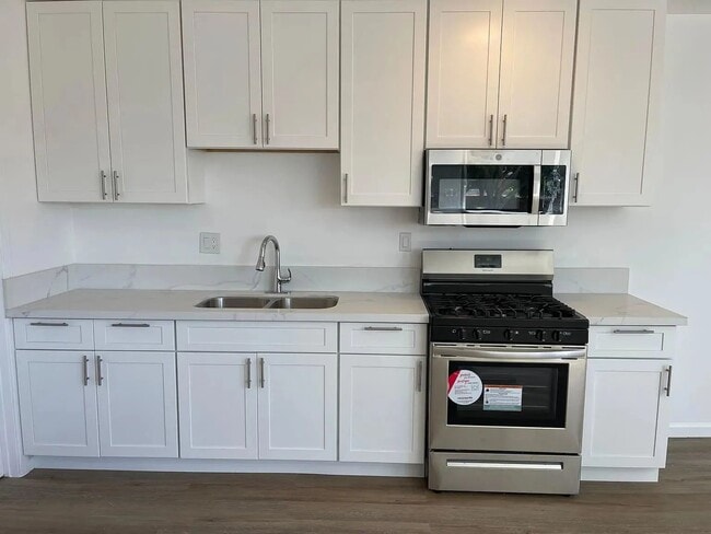 Building Photo - Ontario's