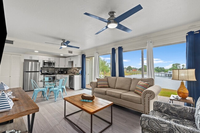 Building Photo - 4000 Gulf Terrace Dr