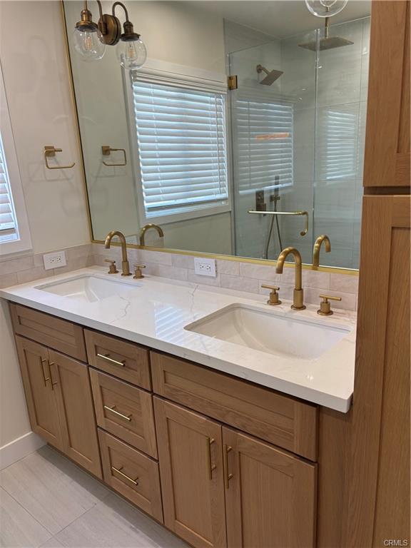 Foto del edificio - 4404 W 234th St