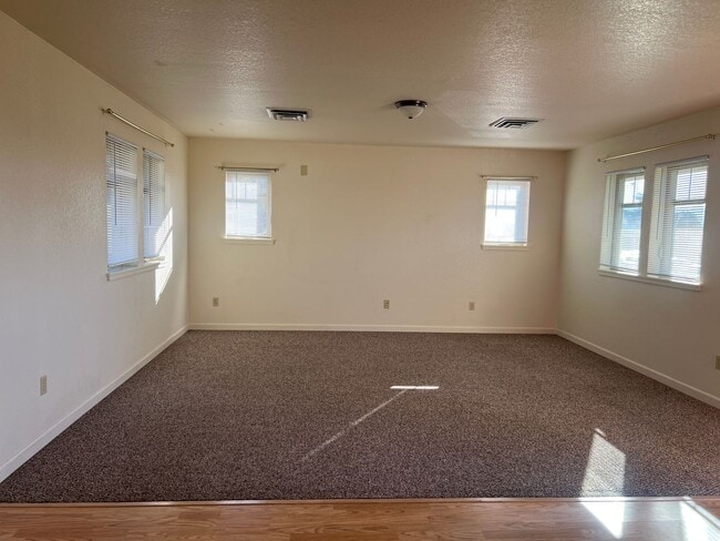 Building Photo - 655elli