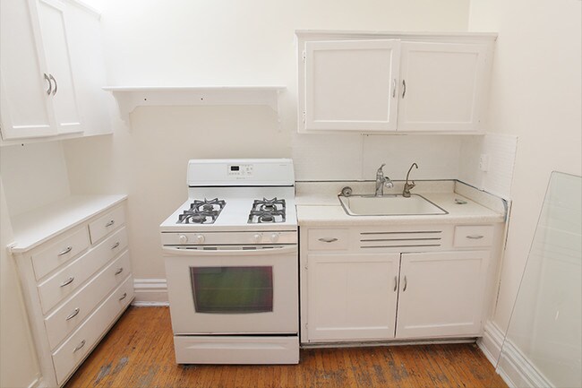Building Photo - 1830 N Lincoln Park W