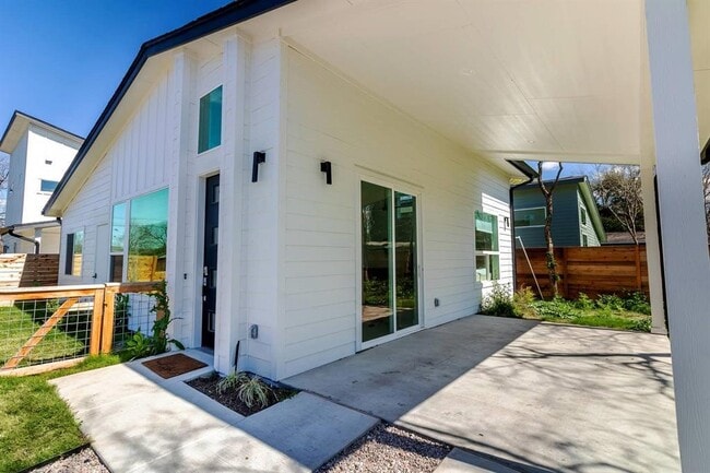 Building Photo - 6201 Caddie St
