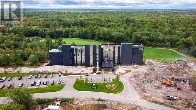 Photo du bâtiment - 404-120 CARRICK Trl