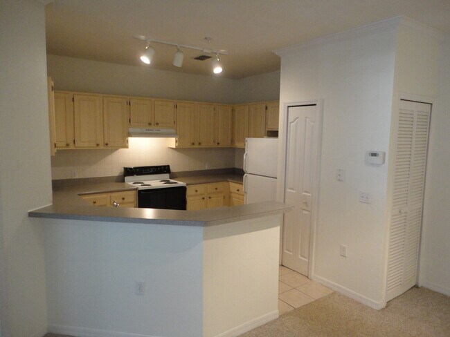 Building Photo - Beautiful 2BD/2BA Visconti Townhome with 2...