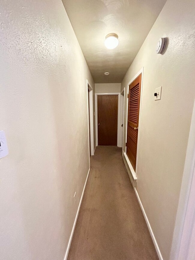 Building Photo - 3 bed 2 bath near the west loop Now available