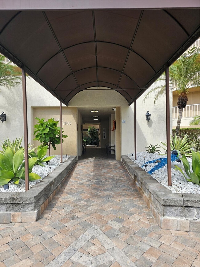 Foto del edificio - 7843 Granville Dr