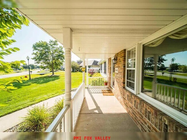 Building Photo - W2445 Hickory Park Dr