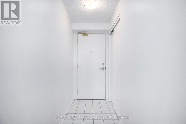 Photo du bâtiment - 1440-1440 Heron Rd