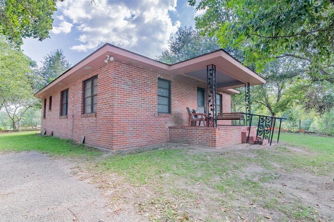 Building Photo - 11290 FM 1484 Rd