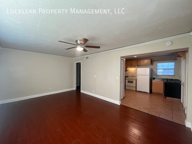 Foto del edificio - Spacious 3 bedroom single family home