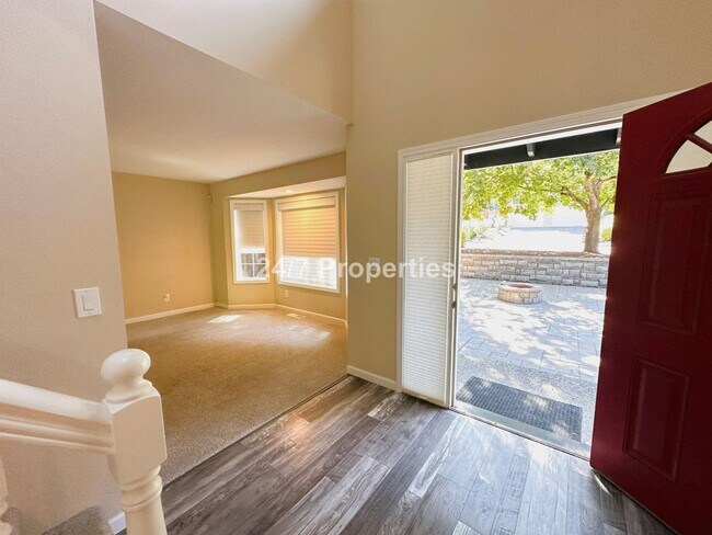 Building Photo - HOLIDAY SPECIAL! $600 off December rent! L...