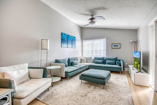 Foto del edificio - 619 Waterside Dr