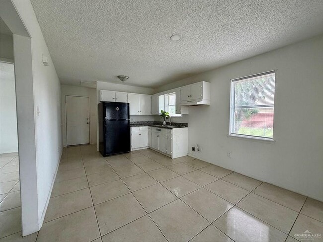 Building Photo - 25 S Raul Longoria Rd