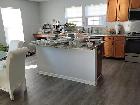 Foto del edificio - 14302 Holly Berry Cir