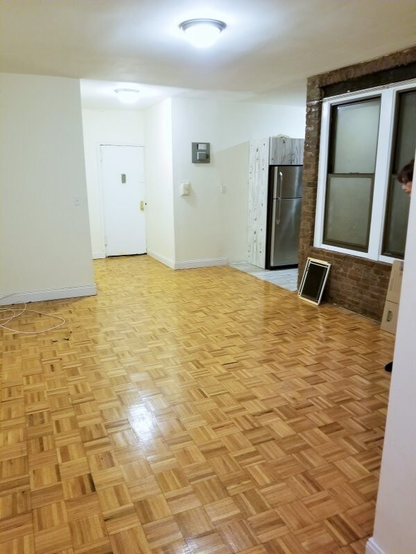 Building Photo - 615 W 186th St