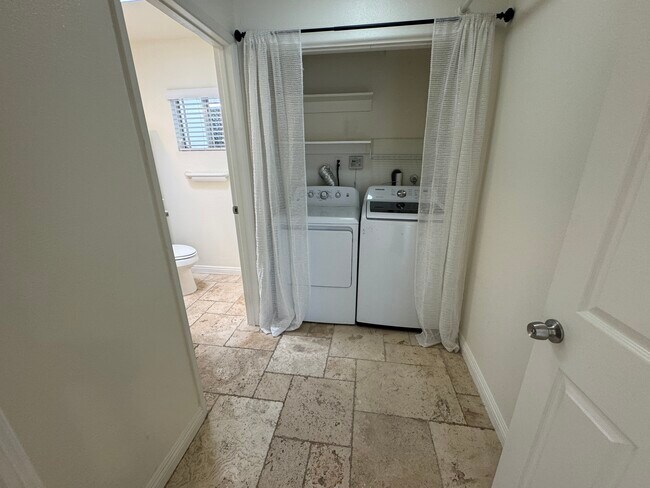 Foto del edificio - 1121 Calle Tulipan