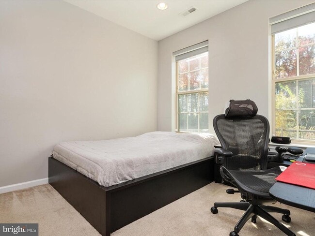 Building Photo - 2321 Marion Rd