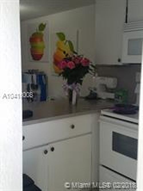 Foto del edificio - 8031 NW 8th St