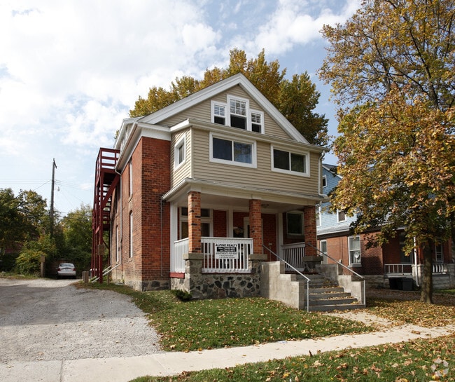 Building Photo - 127 College Pl - Utilities Included