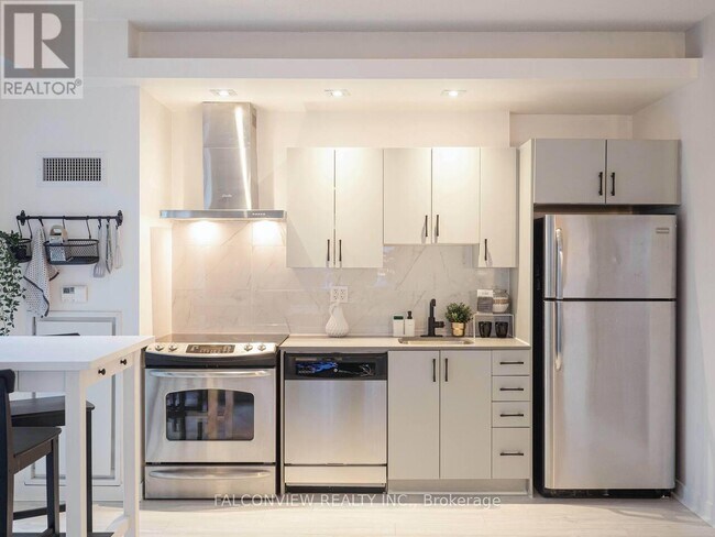 Photo du bâtiment - 165 Legion Rd N