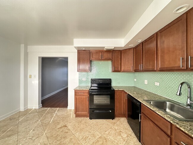 Foto del edificio - 7630.5 N Milwaukee Ave