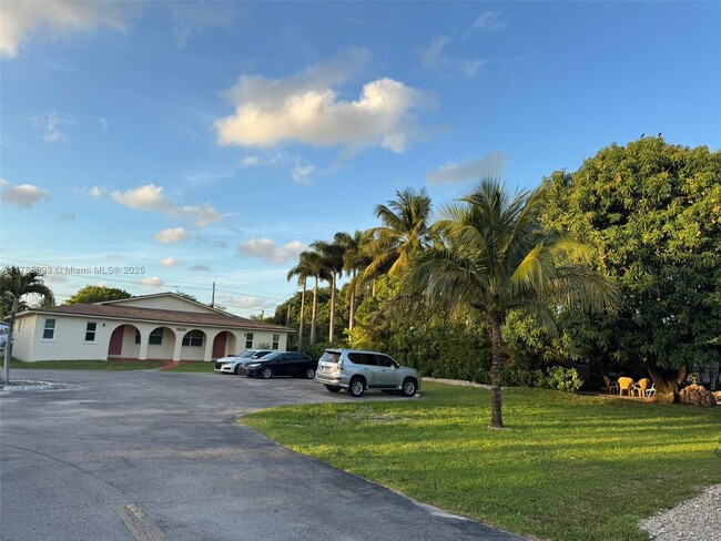 Building Photo - 4063 SW 51st St