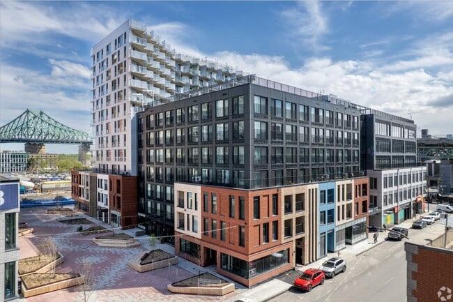 Building Photo - 2114 Rue Sainte-Catherine E