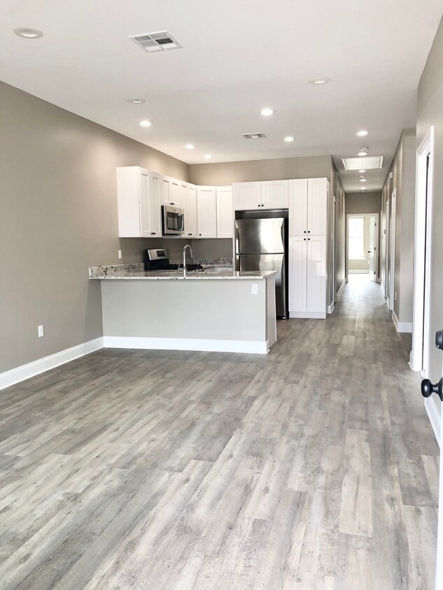 Kitchen - 810 Pasadena Ave